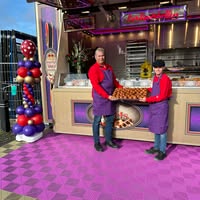 Swinkels oliebollen en gebakkraam