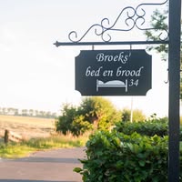 Broeks' bed en brood