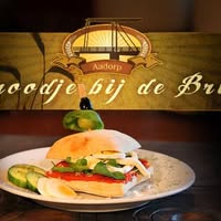 Broodje bij de brug